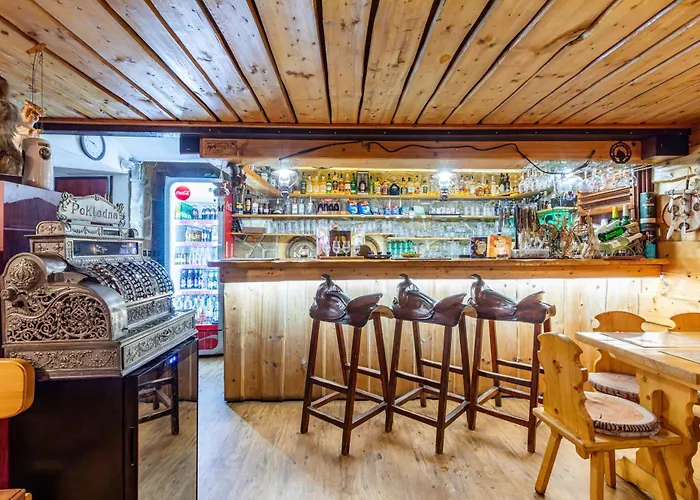 Country Saloon Konukevi